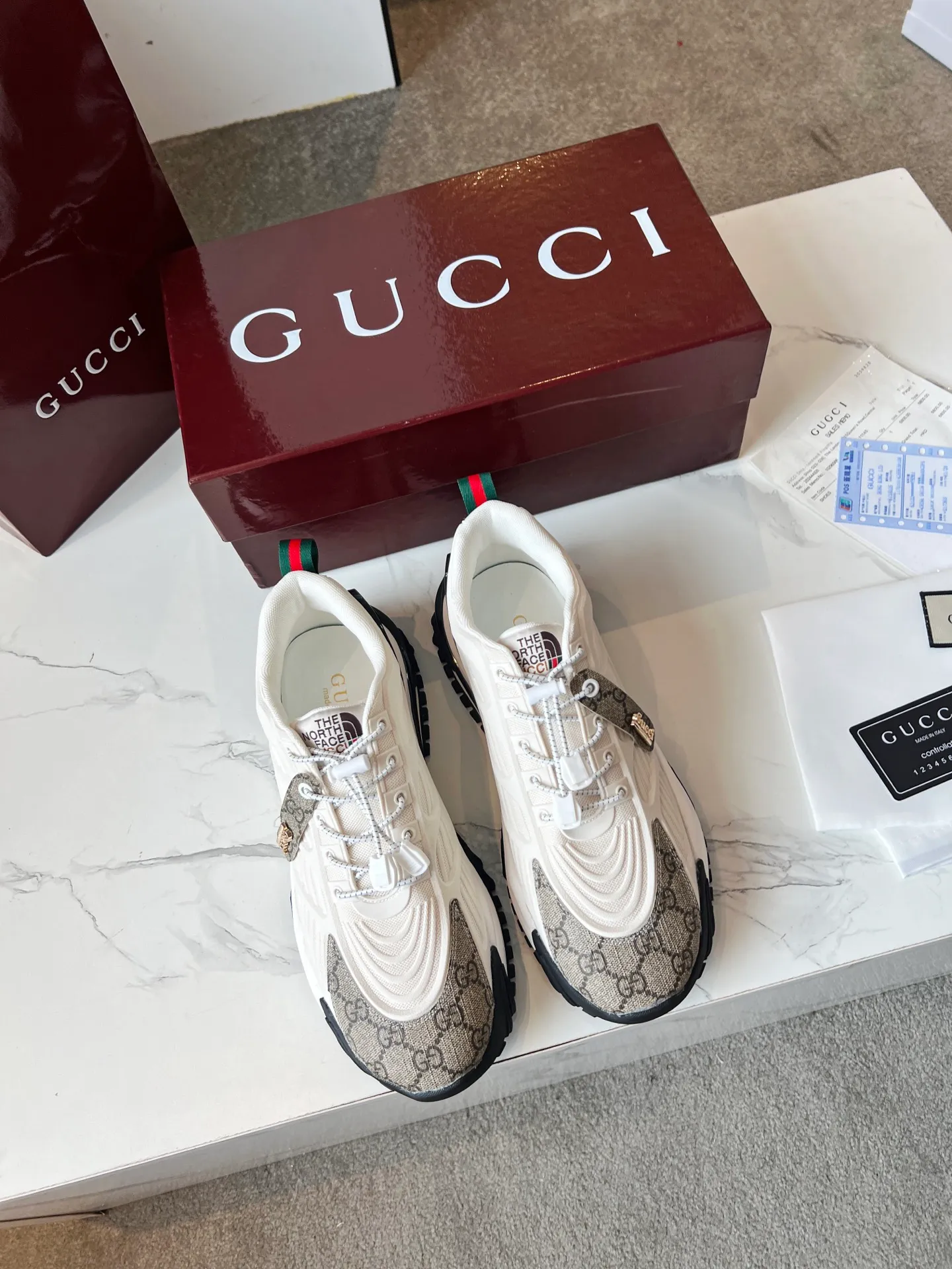 Factory direct sales p560🐘🐘women's shoes women's clothing ❤️‍🔥❤️‍🔥❤️‍🔥Gucci series 2.0 sports shoes are made with heavy investment❤️‍🔥❤️‍🔥❤️‍🔥Renewed interpretation of the brand's iconic striped webbing elements😍😍When retro genes collide with futuristic design🎊🎊This new pair of Gucci shoes directly reaches the trend threshold💥 ✔️Caron color contrast + classic stripes, GG reflective piping, visual impact, and comes with high-light filter when out on the street ✔️Multi-layer structure of different materials, mesh breathability, leather shaping, outsole EVA foam and TPU combination😍😍😍Fashion and practicality online ✔️Details of double G midsole + iconic double G lock shoelaces, retro DNA is crazy and restless, and every step is based on the trendy aesthetic❤️��️❤️❤️ Matching code: male 39-44
